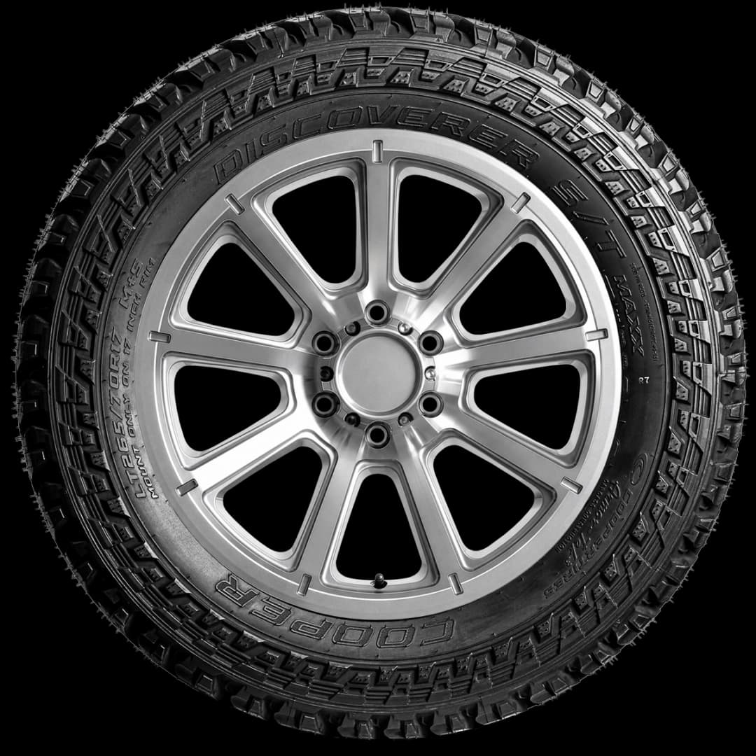 Cooper Discoverer S/T Maxx 17" side tire