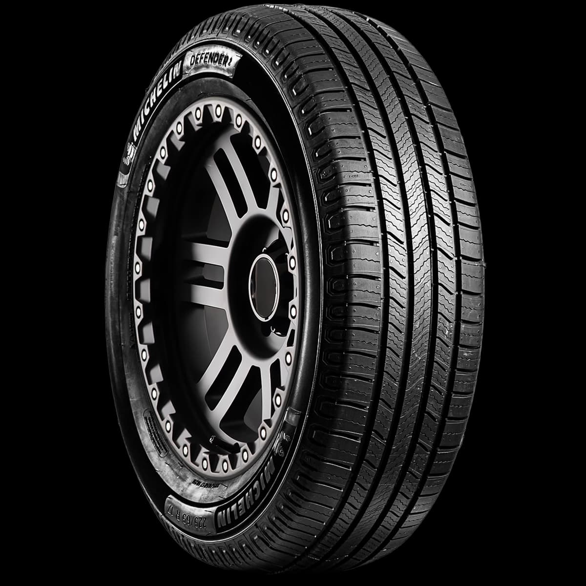 Michelin Defender LTX M/S 17" angled tire