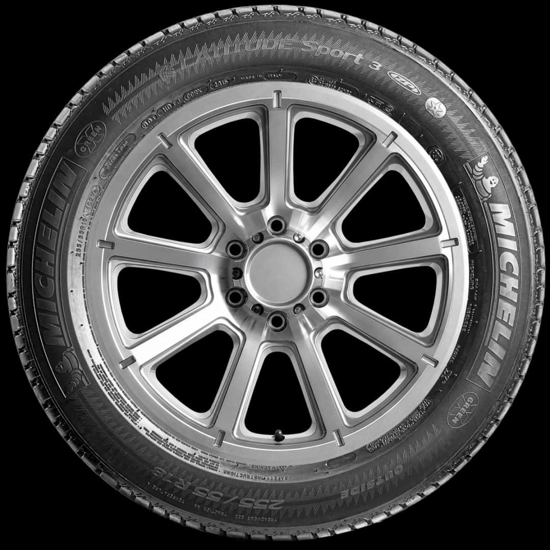 Michelin Latitude Sport 3 17" side tire