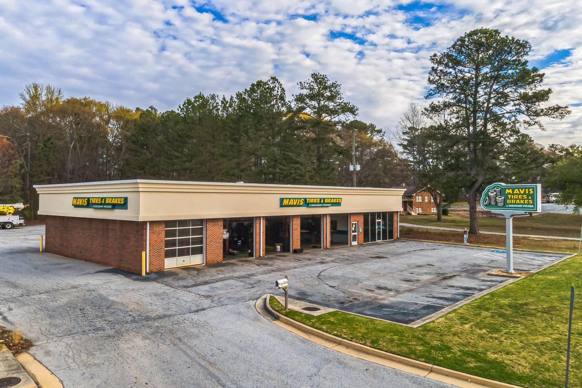 Store_1004 Tire Shop & Auto Repair in Snellville (Centerville), Georgia