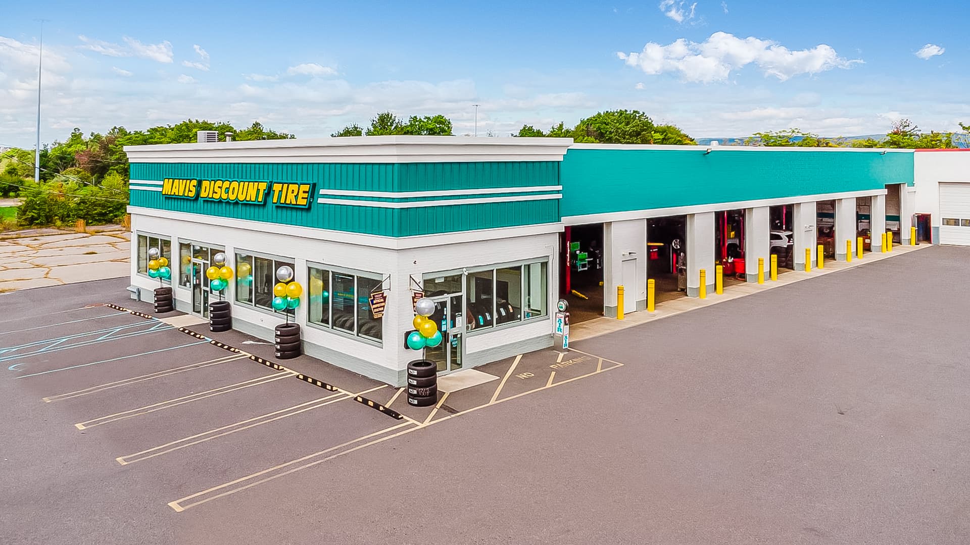 Store 1395 Tire Shop & Auto Repair in Mountain Top, Pennsylvania